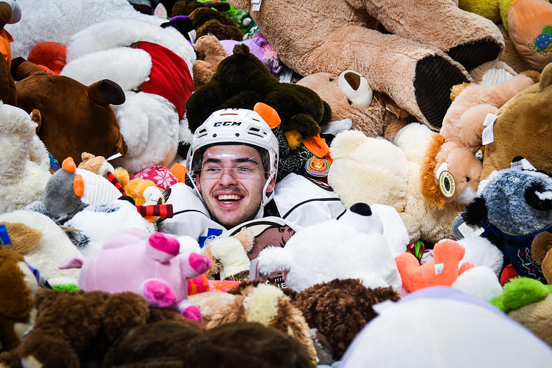 Hershey Bears set Teddy Bear Toss record with 34,798 collected for charity